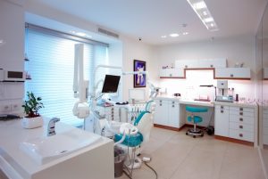 what is an endodontist vs periodontist​